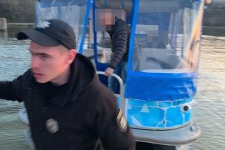 В Николаеве полицейские спасли самоубийцу, прыгнувшего с моста
