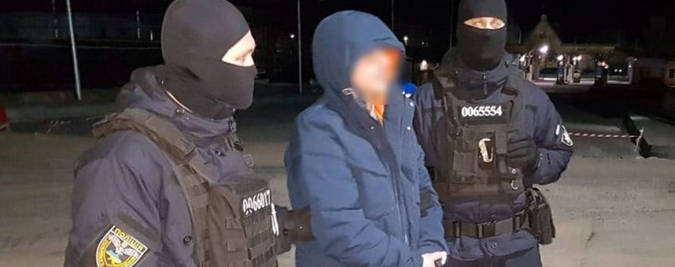Из Украины депортировали авторитета, который "сидел" на тюремном наркотрафике