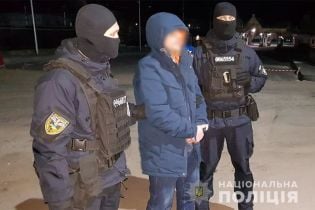 Из Украины депортировали авторитета, который "сидел" на тюремном наркотрафике