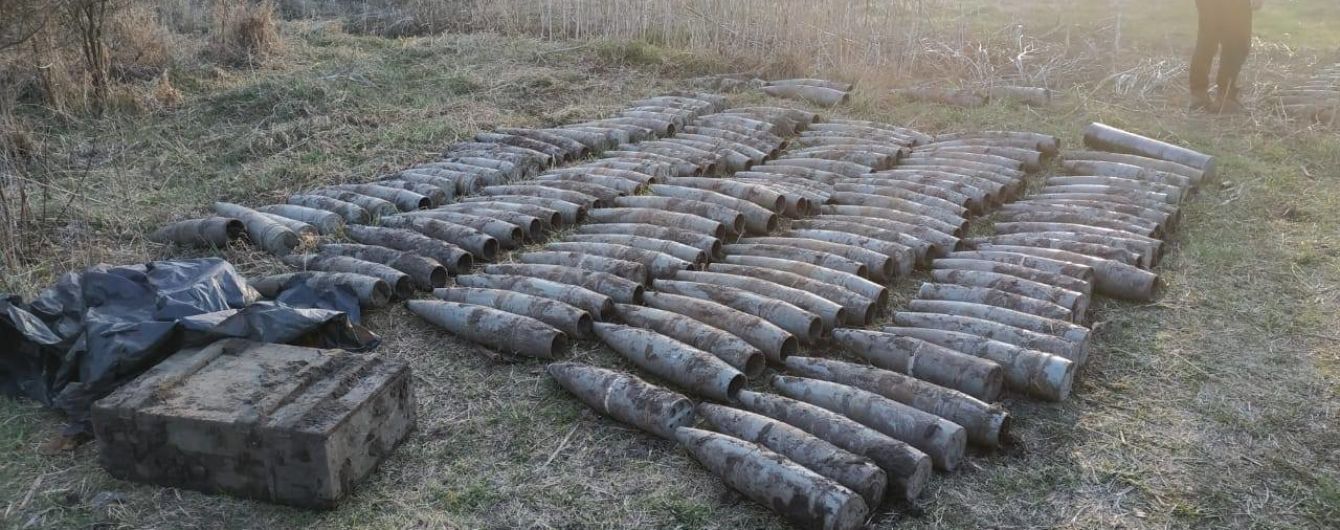 На турбазе в Луганской области нашли тайник крупнокалиберных снарядов