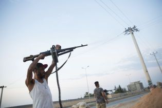 Боевики напали на крупнейшее нефтяное месторождение Ливии