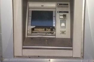 У Харкові вночі невідомі підірвали банкомат та викрали звідти гроші