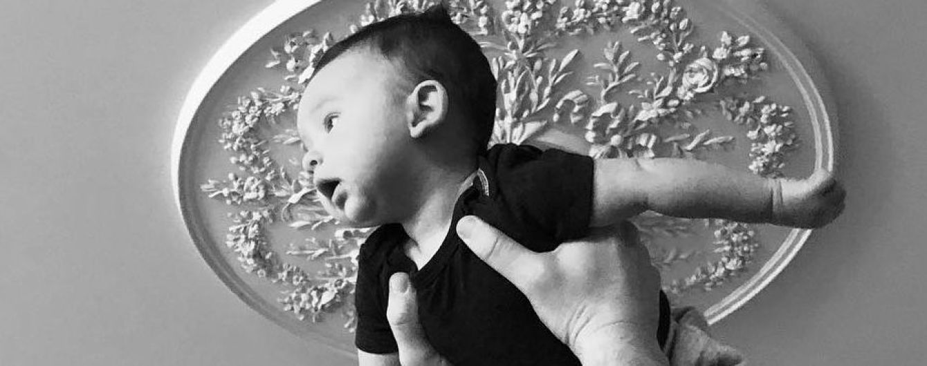 Давно народила: "ангел" Лілі Олдрідж вперше показала двомісячного сина
