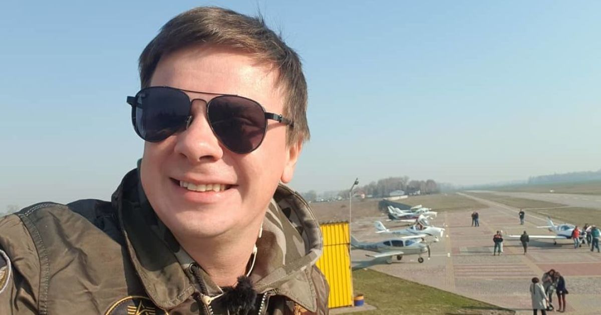 Він це зробив: Комаров на маленькому літаку встановив рекорд України