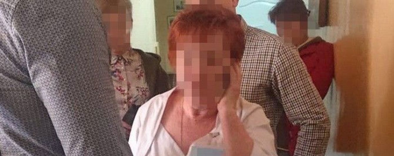 Соцдопомога за гроші: у Львові дитячий лікар вимагала хабарі у батьків дітей з інвалідністю