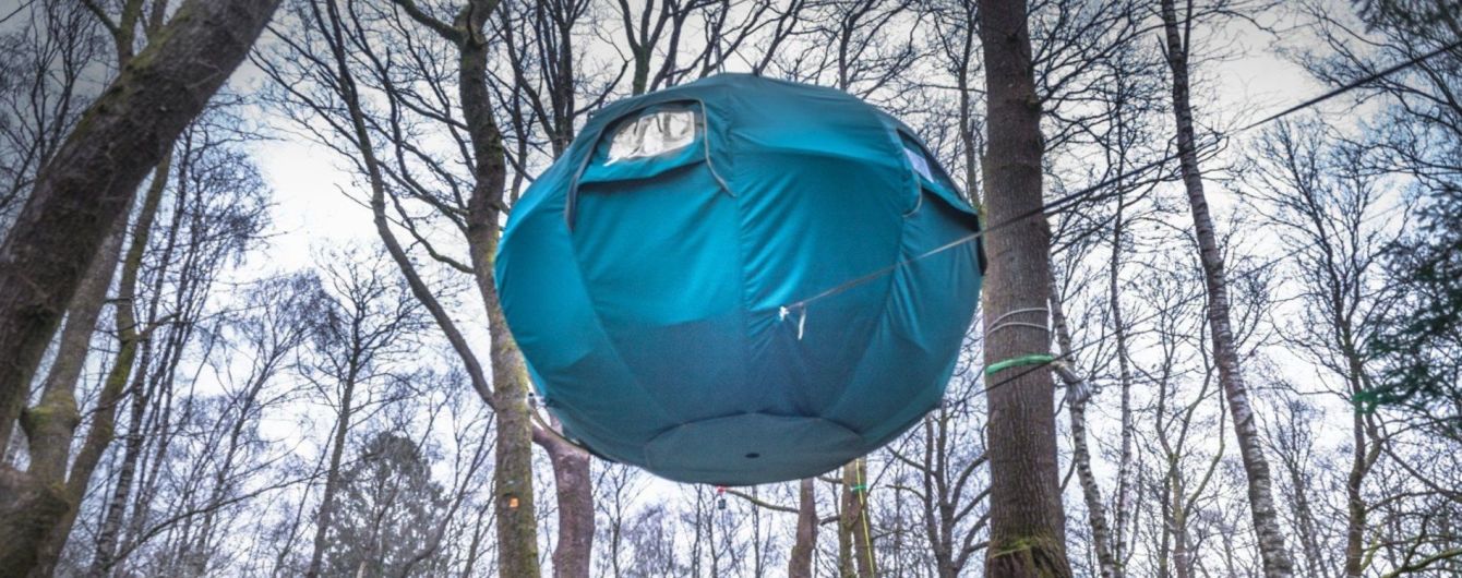 В Великобритании создали палаточный городок на деревьях