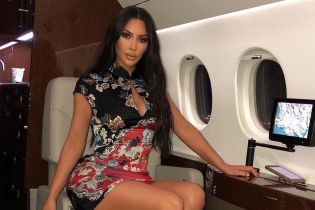 В платье от Roberto Cavalli: Ким Кардашьян продемонстрировала очередной винтажный образ