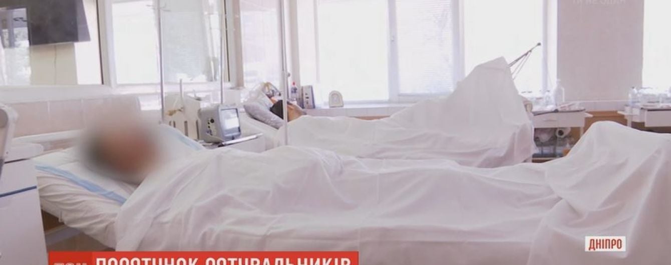 Двух раненых с передовой на вертолете доставили в больницу Днепра