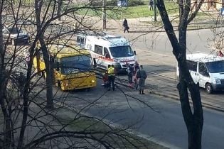 В Киеве маршрутка сбила женщину на пешеходном переходе