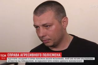 Избиение под крик "ложись, Бандера": суд перенесли из-за адвоката подозреваемого полицейского