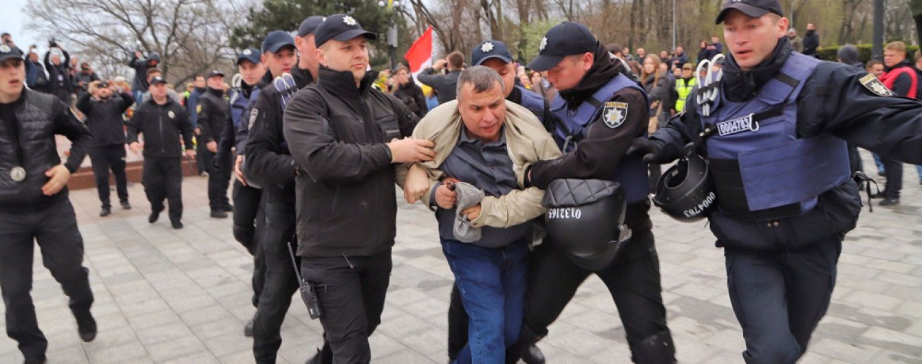 В Одессе за "георгиевскую ленту" задержали участника акции к 75-летию освобождения города