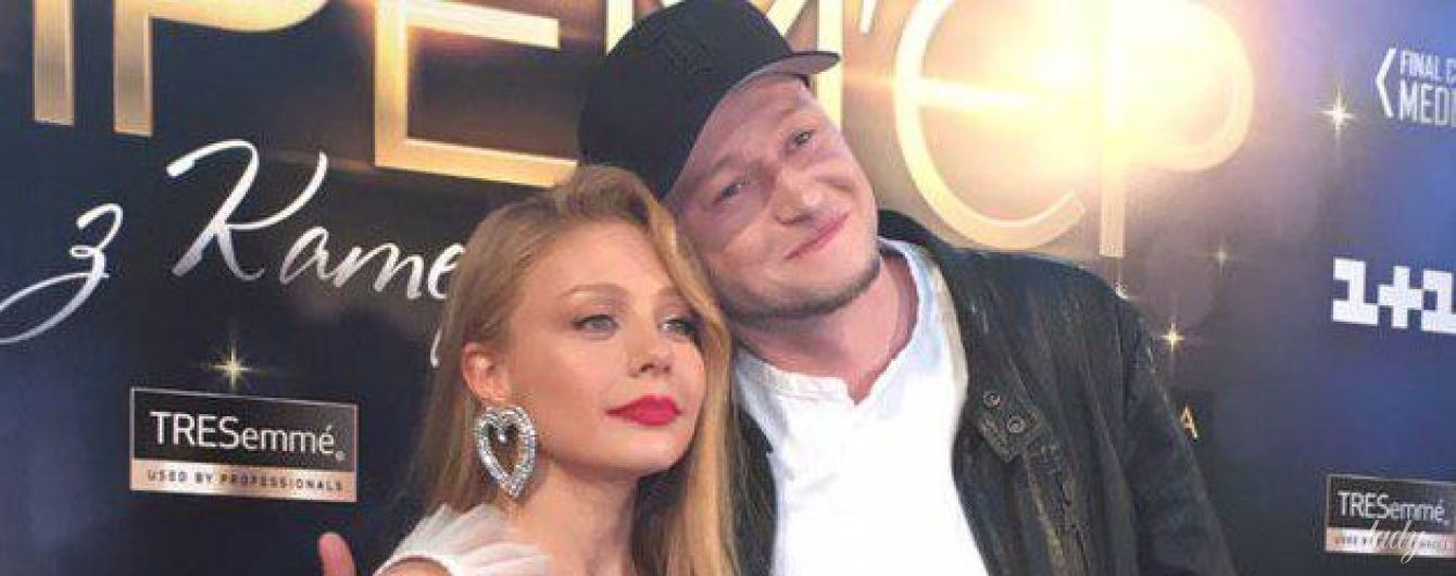 Очень откровенно: Тина Кароль произвела фурор прозрачным платьем на "Вечере премьер с Екатериной Осадчей"