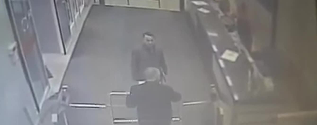 СМИ обнародовали видео "побега" экс-"кварталовца" Манжосова с собственной пресс-конференции