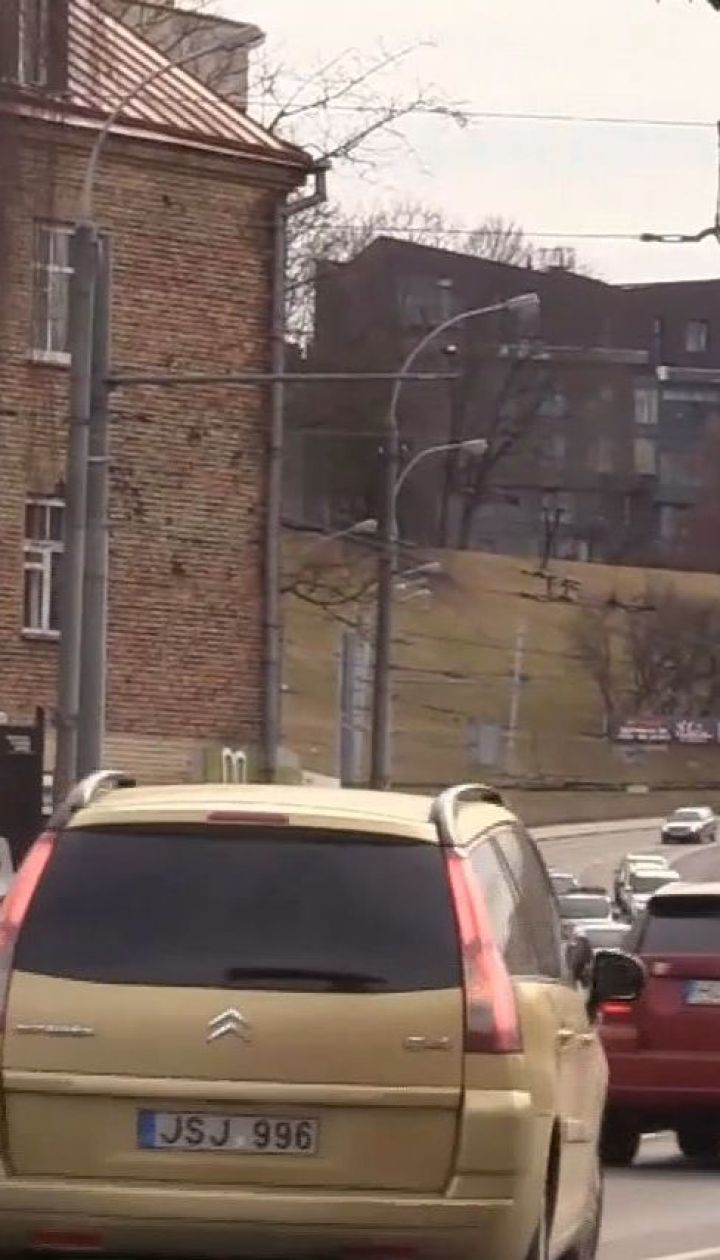 Влада Литви пропонує своїм громадянам відмовитись від старого авто за тисячу євро