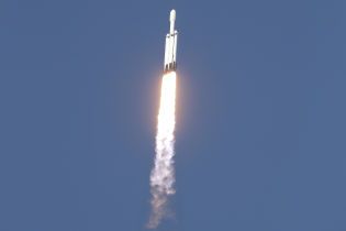 SpaceX загубила частину ракети Falcon Heavy в океані під час шторму