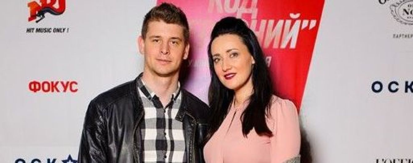 В нежно-розовом платье и на каблуках: Соломия Витвицкая на премьере фильма