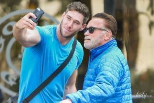 Арнольд Шварценеггер катається на велосипеді Лос-Анджелесом і селфиться з шанувальниками