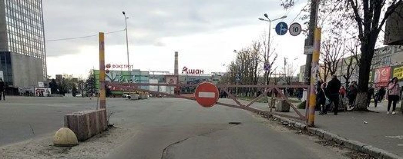 В Киеве неизвестный "заминировал" супермаркеты и ТРЦ