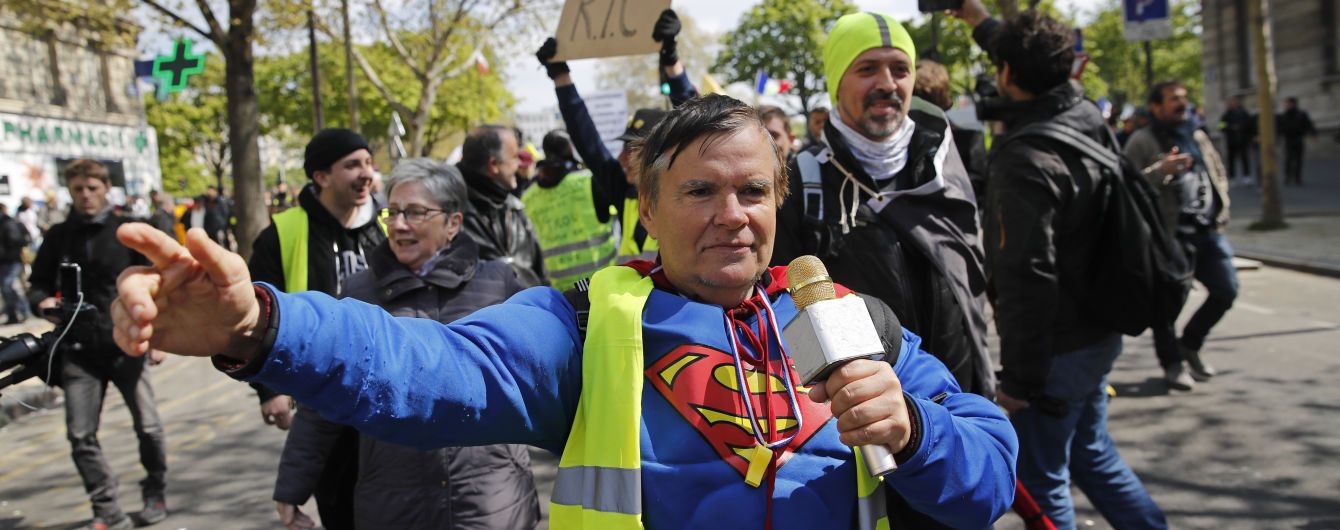 У Франції заборонили мітинг "жовтих жилетів" поблизу Нотр-Даму