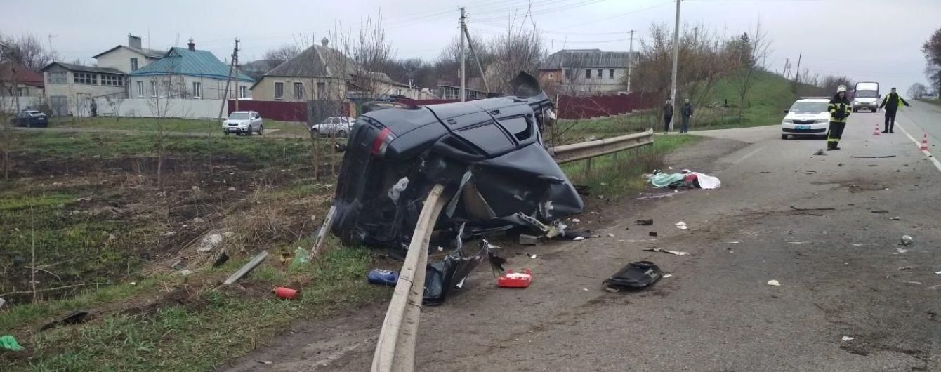 Жуткое ДТП на Харьковщине: ВАЗ на скорости наткнулся на отбойник, водителю оторвало руку