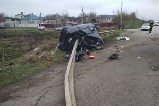 Жуткое ДТП на Харьковщине: ВАЗ на скорости наткнулся на отбойник, водителю оторвало руку