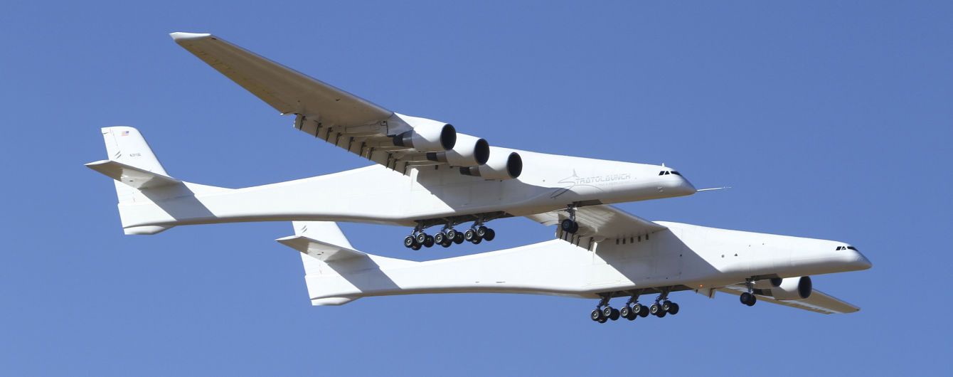 В США впервые в небо поднялся самый большой в мире самолет Stratolaunch