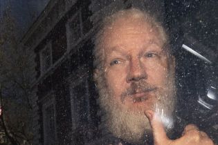 Отец Ассанжа просит власти Австралии позаботиться о сыне