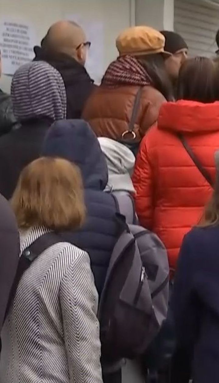 Вибори-2019: чималі черги вишикувались перед відділами ведення держреєстрів