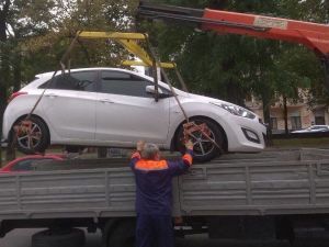 В Киеве эвакуировали 22 автомобиля нарушителей за неделю