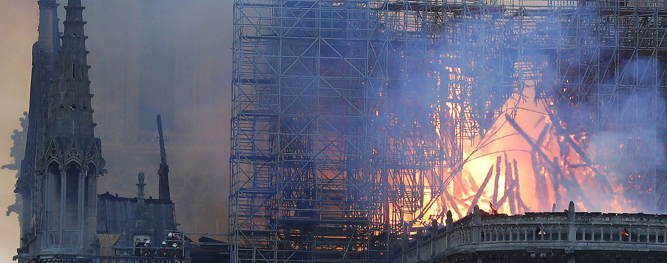 Основные конструкции здания собора Нотр-Дам не обрушатся, огонь удалось остановить – пожарные