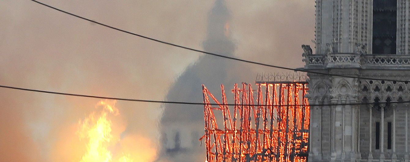 Пожар в соборе: строители курили на крыше Нотр-Дама, несмотря на запрет