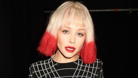 У короткій сукні Balmain і в перуці: Тіна Кароль продемонструвала ефектний аутфіт