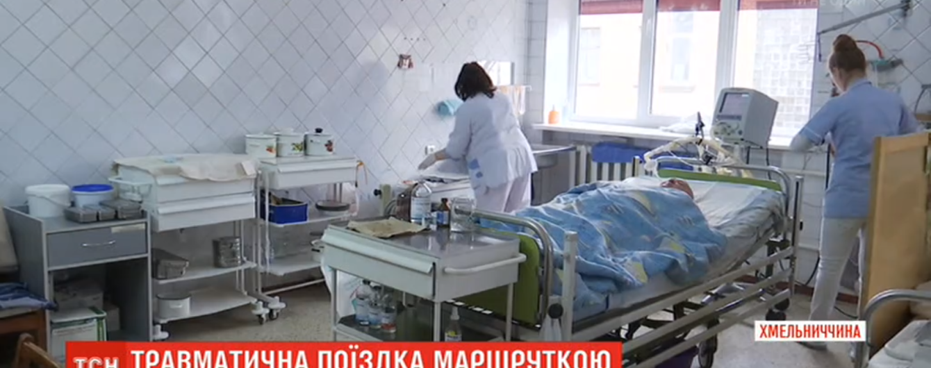 В Шепетовке женщина оказалась в коме после того, как выпала из переполненной маршрутки