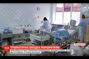 У Шепетівці жінка опинилася у комі після того, як випала з переповненої маршрутки