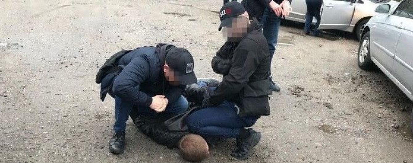 Чиновника "Киевоблэнерго" поймали на взятке