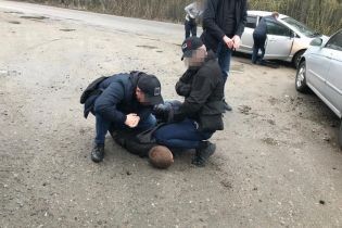 Чиновника "Киевоблэнерго" поймали на взятке