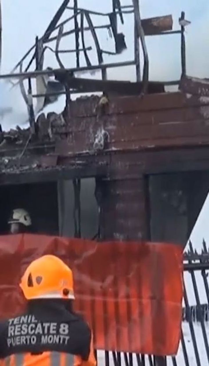 Легкомоторний літак розбився об житловий будинок, загинули шестеро