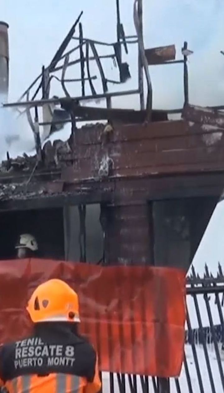 Легкомоторный самолет разбился о жилой дом, погибли шестеро