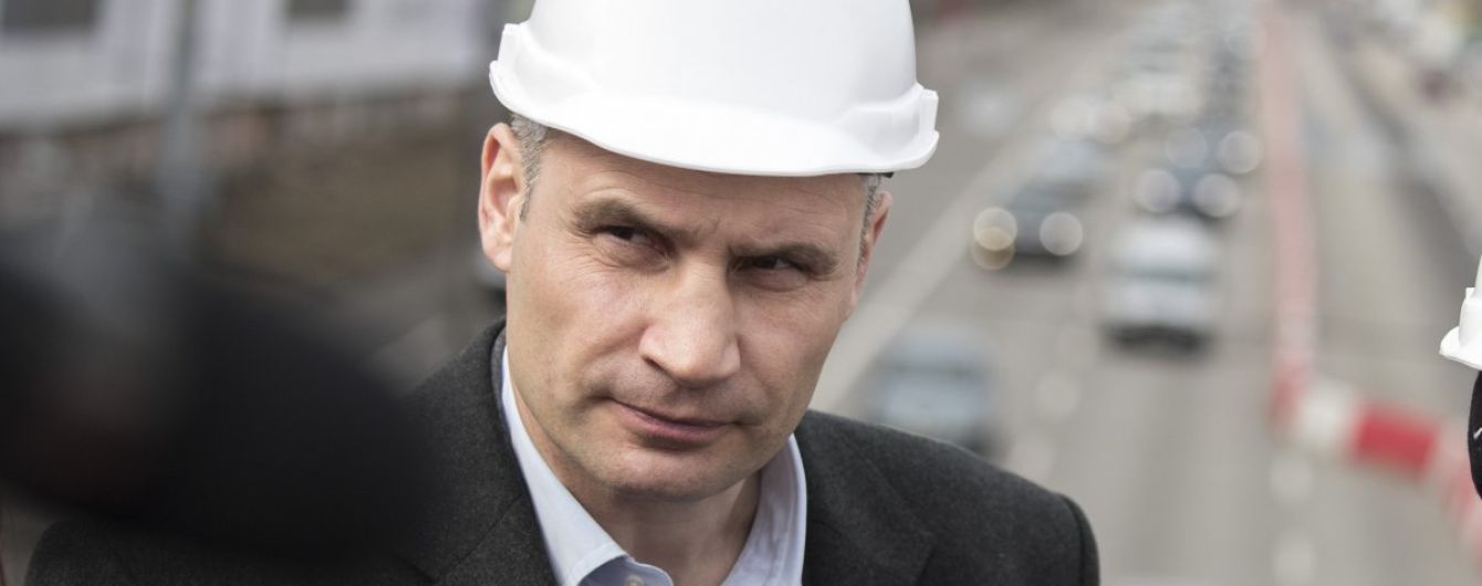 Кличко показал строительство моста на Троещину и пообещал другой его вид уже летом