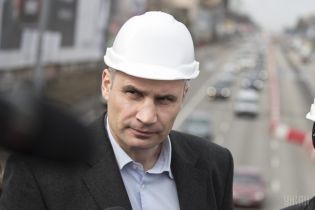 Кличко показал строительство моста на Троещину и пообещал другой его вид уже летом