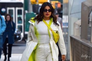 С яркой сумкой Versace: Приянка Чопра в стиле спорт-шик попала в объективы папарацци