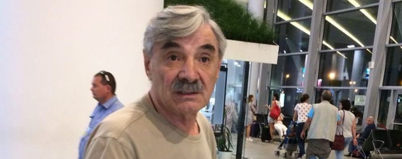 Выпивший Александр Панкратов-Черный устроил дебош на борту самолета