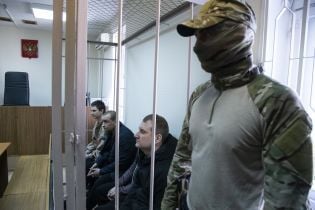 Впервые за пять месяцев украинским пленным моряками позволили позвонить близким