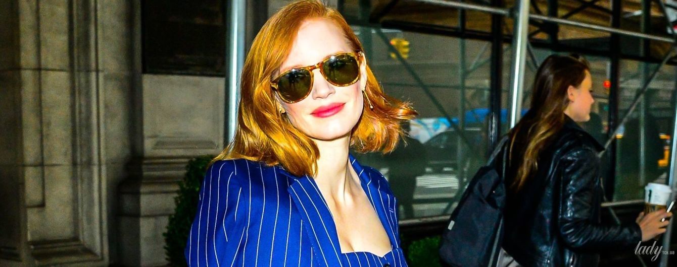 Какая эффектная: Джессика Честейн в костюме Ralph Lauren посетила шоу
