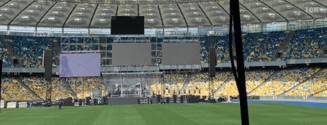На "Олімпійському" монтують сцени: який вид відкривається для кандидатів з їхніх позицій