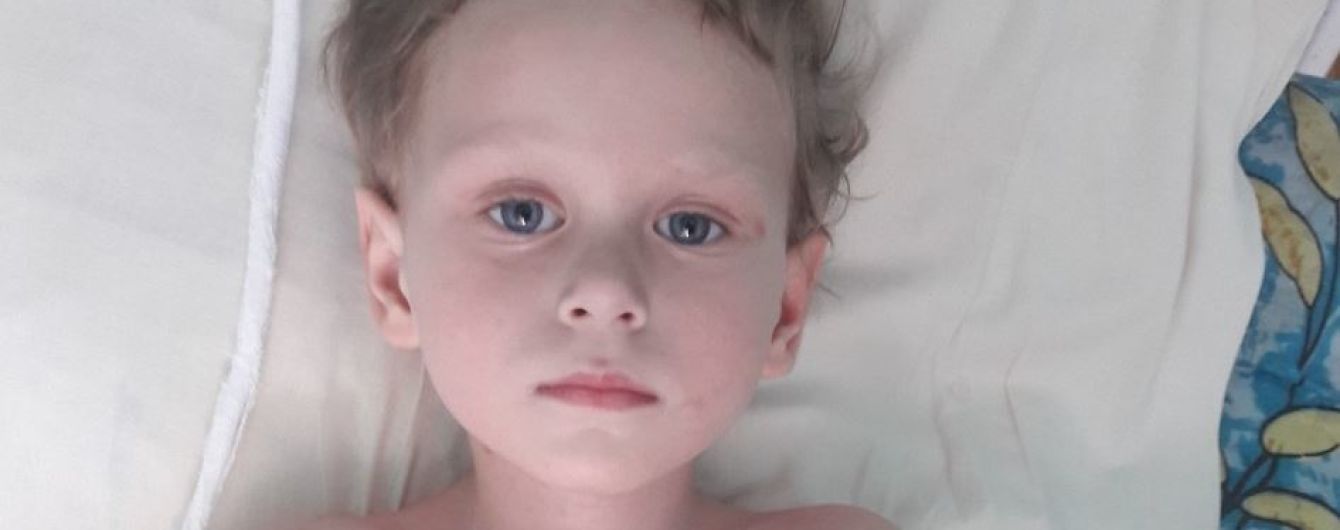 3-летняя Зорянка должна самостоятельно переносить все трудности из-за своей болезни