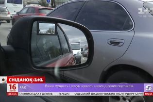 Смартфон як причина ДТП: як карають за використання ґаджетів за кермом в Україні і світі