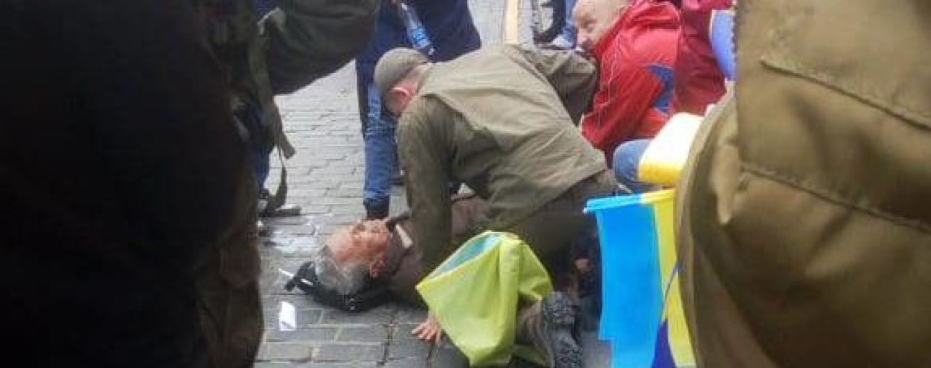В центре Киева правоохранители оказали помощь мужчине, у которого случился сердечный приступ