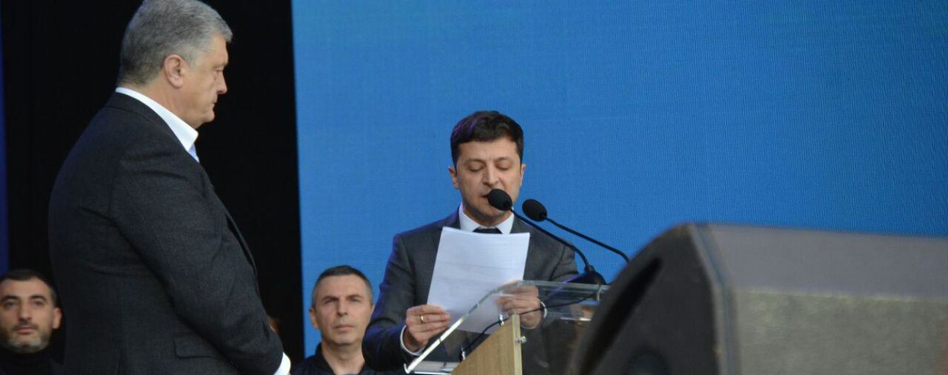 "Украл целый абзац". У Порошенко обвинили Зеленского в плагиате выступления