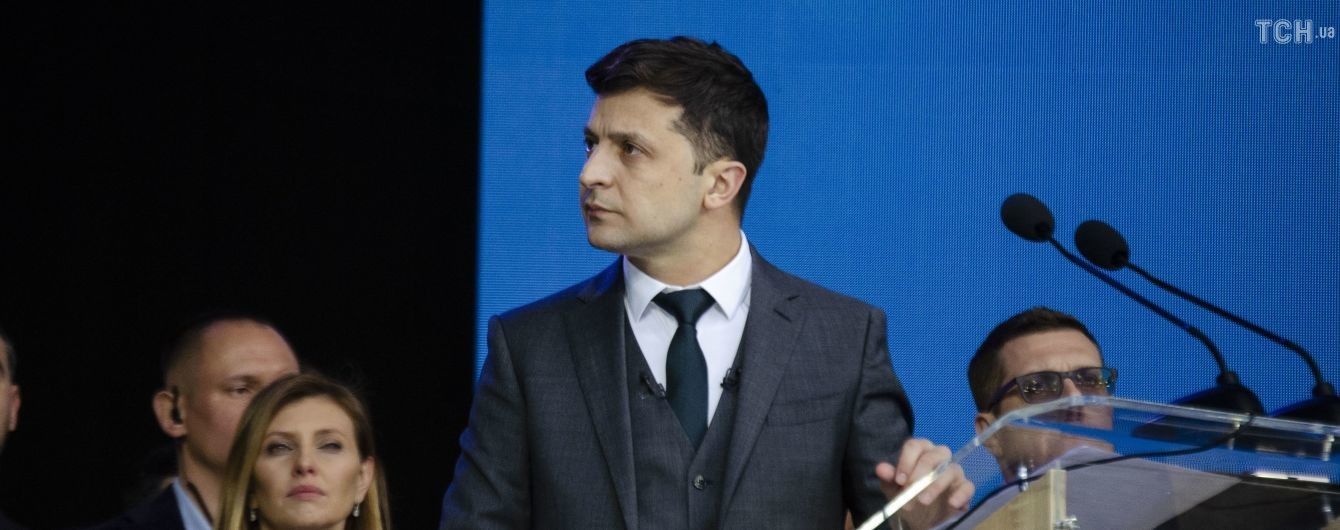 Почти половина украинцев считает Зеленского победителем дебатов на "Олимпийском" – опрос
